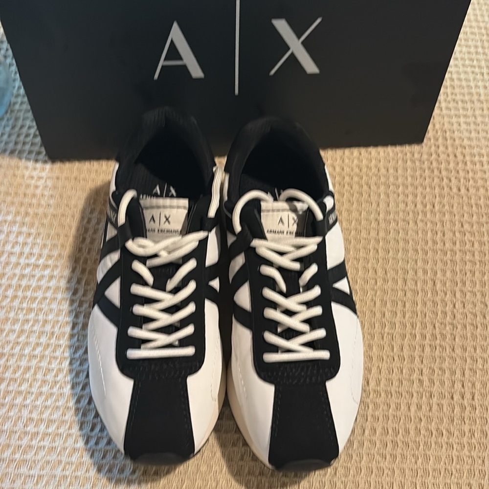 Unisex Armani Exchange Classic Sneakers - Men’s size 6 / Women’s size 8.5 - Picture 2 of 6